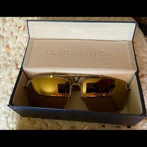 LV gold sun glasses 😁